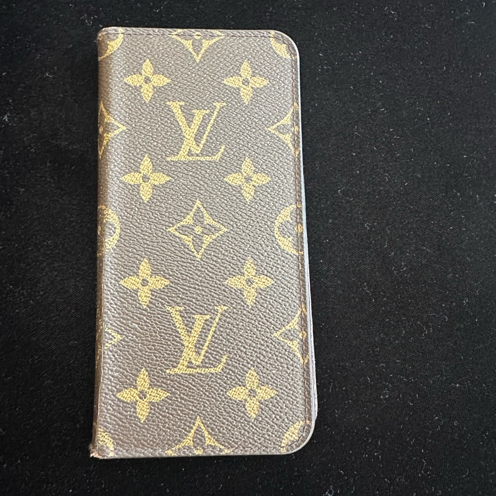 Authentic Louis Vuitton Monogram Folio IPhone 8 Case